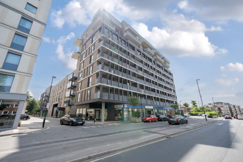Flat Windsor Road in Slough