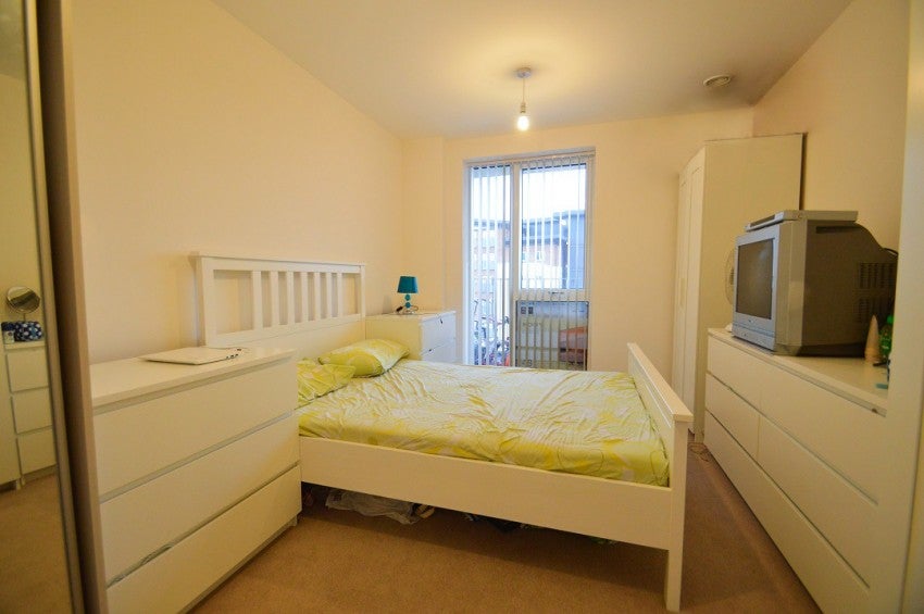 Flat Windsor Road in Slough