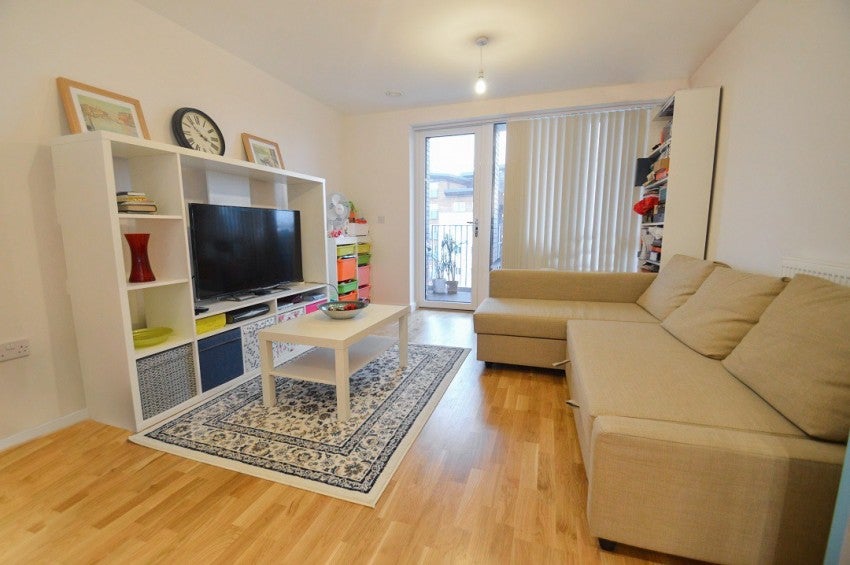 Flat Windsor Road in Slough