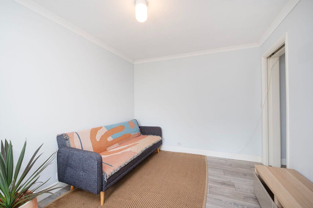 Flat Regan Way in Greater London
