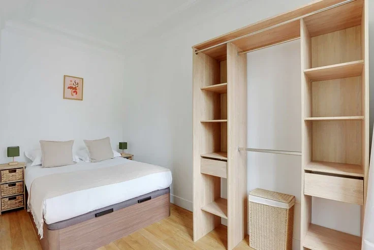 Flat Rue Théodore Deck in Paris