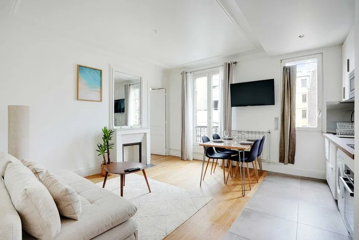 Flat Rue Théodore Deck in Paris