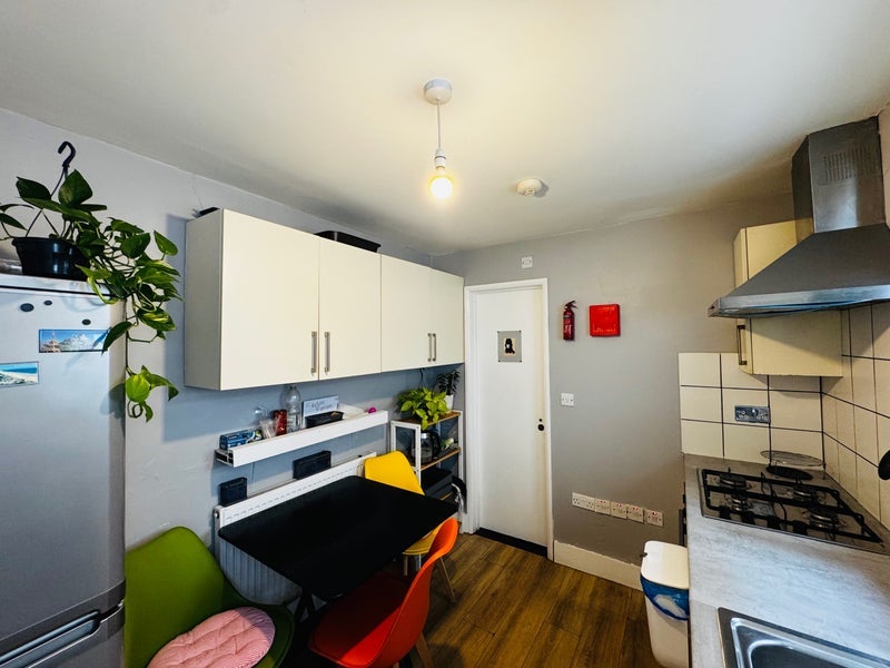 Room Braemar Road in Greater London