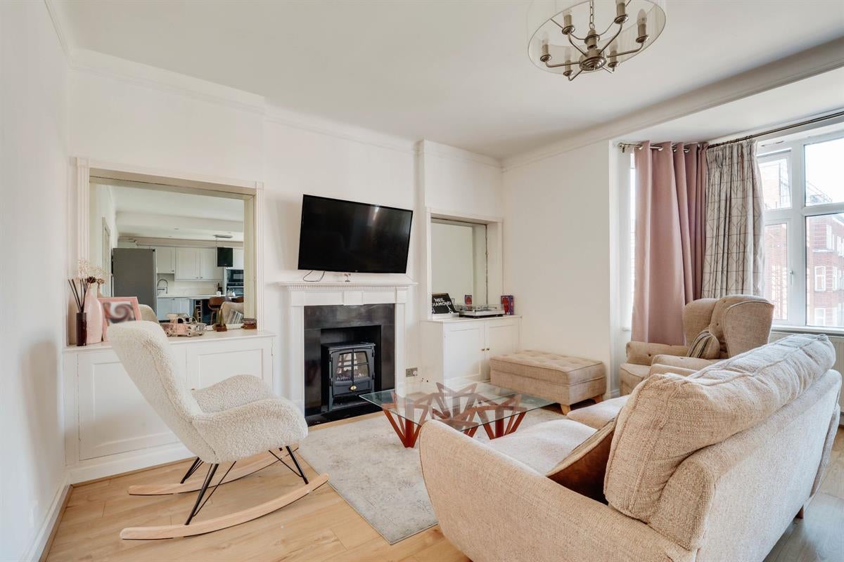 Flat Putney Hill in Greater London