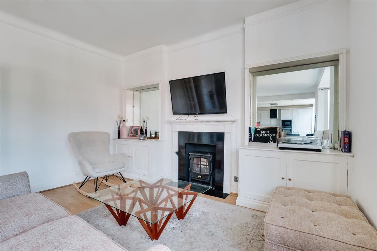 Flat Putney Hill in Greater London
