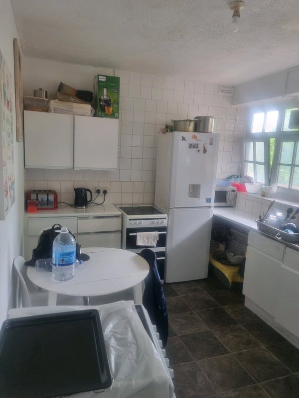 Room Stewarts Road in Greater London