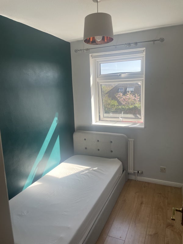 Room Boyn Hill Road in Maidenhead