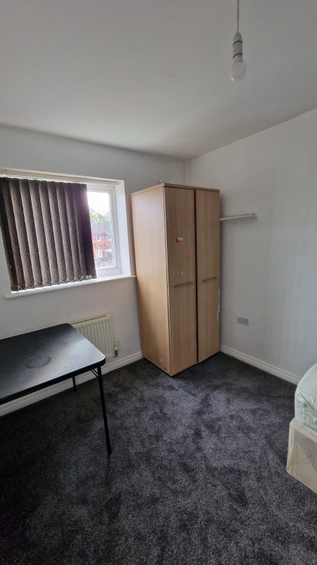Room Northcote Avenue in Manchester