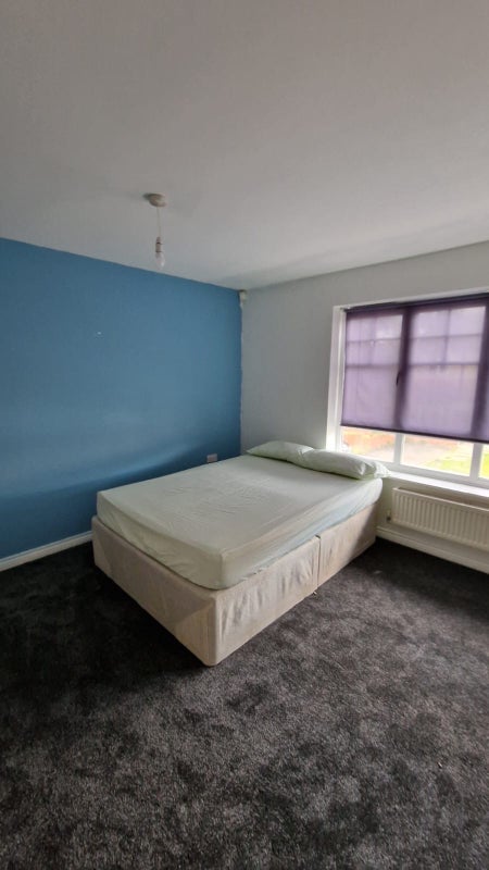 Room Northcote Avenue in Manchester