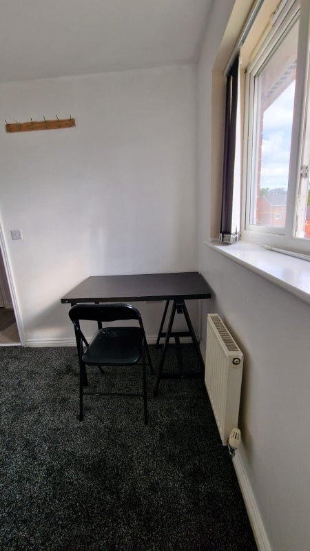 Room Northcote Avenue in Manchester