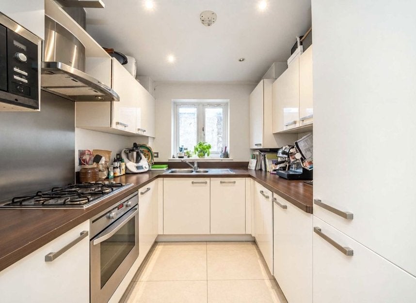 Flat Solway Road in Greater London
