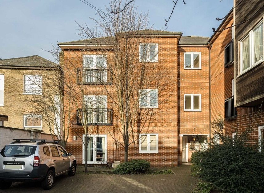 Flat Solway Road in Greater London