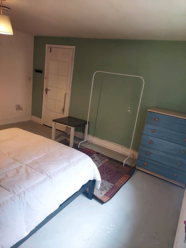 Room Southwold Road in Greater London