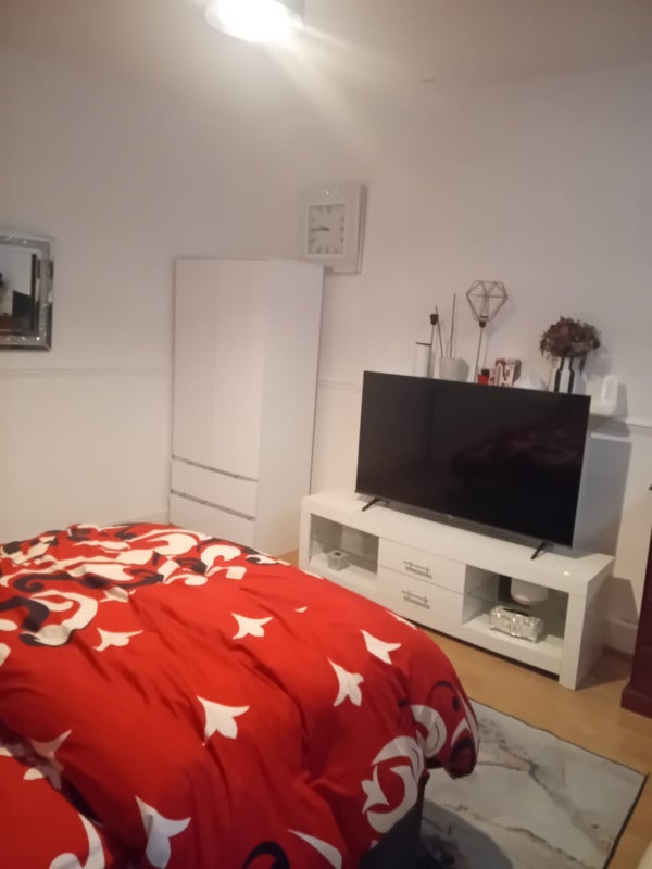 Room Luffman Road in Greater London