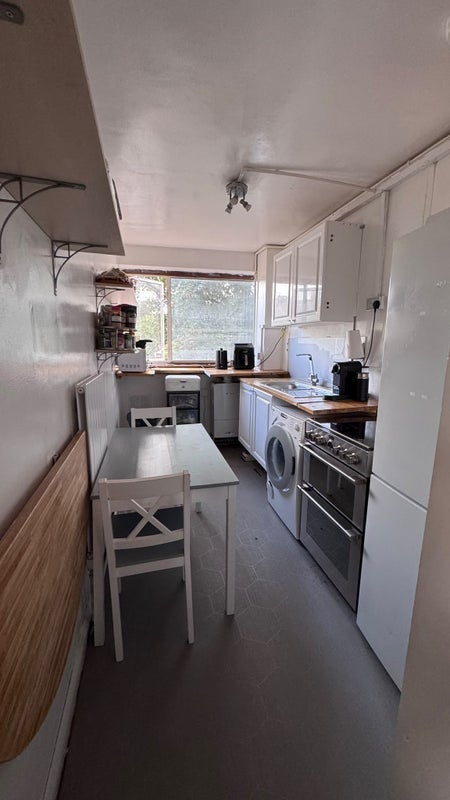 Room Howson Road in Greater London