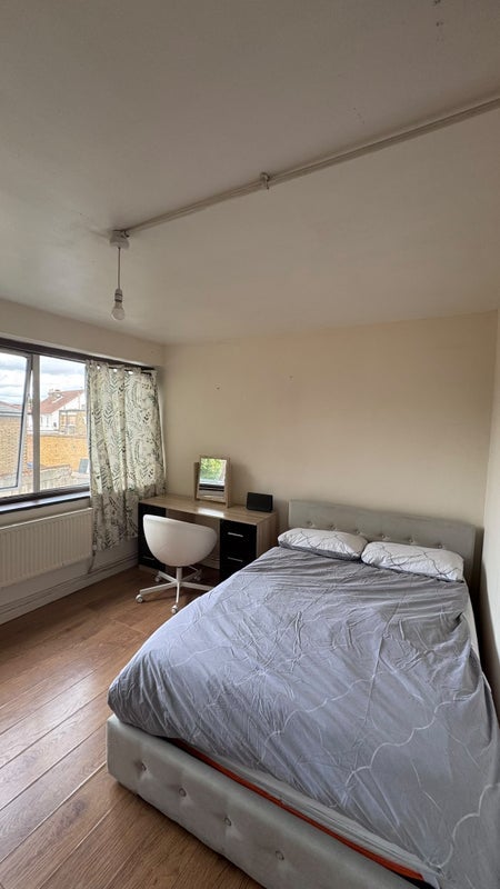 Room Howson Road in Greater London