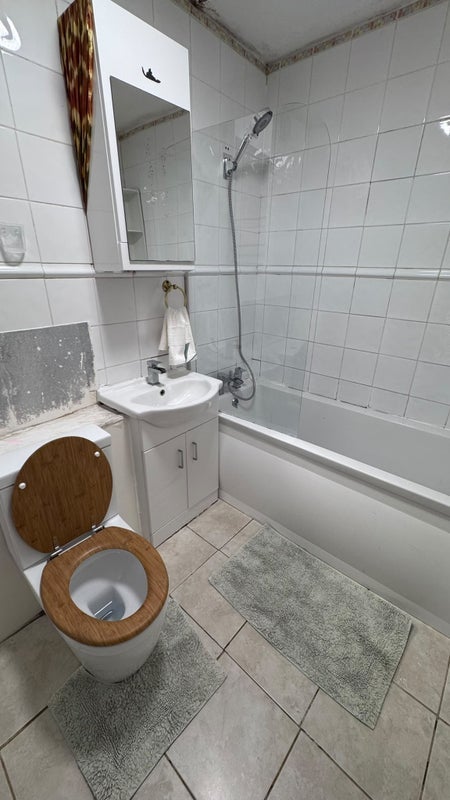 Room Howson Road in Greater London