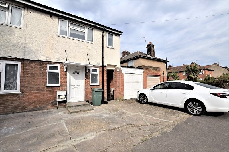 Flat Shere Road in Greater London