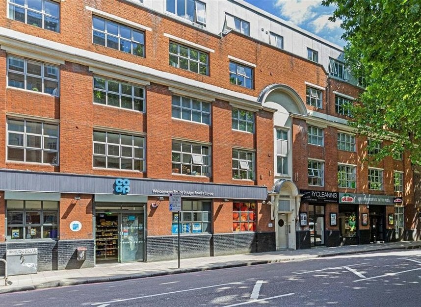 Flat Pope Street in Greater London