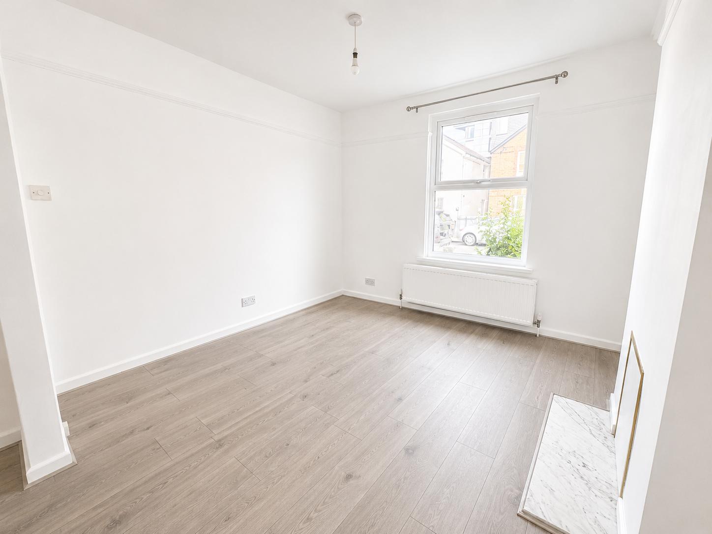 Flat Newbury Road in Greater London