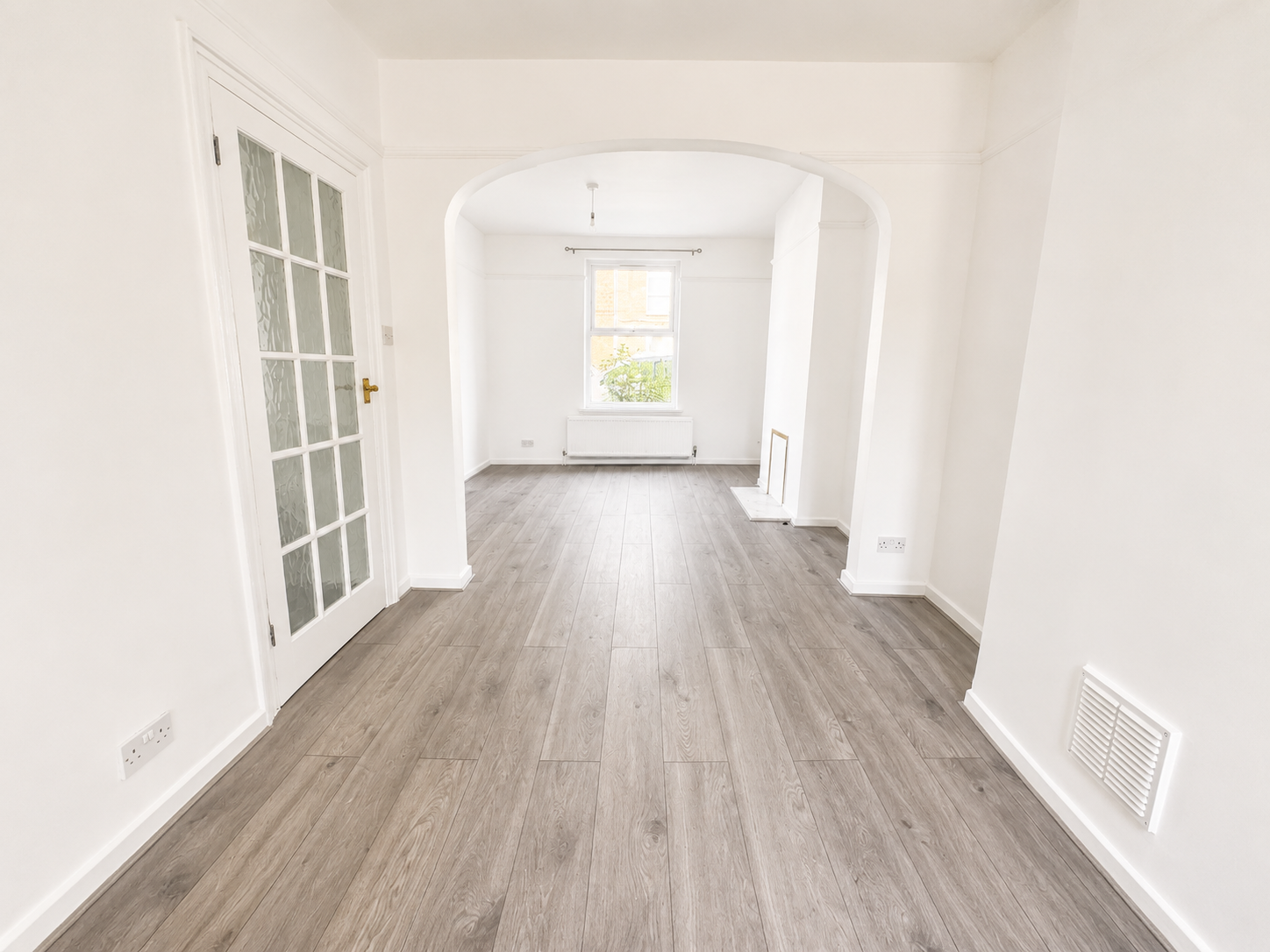 Flat Newbury Road in Greater London