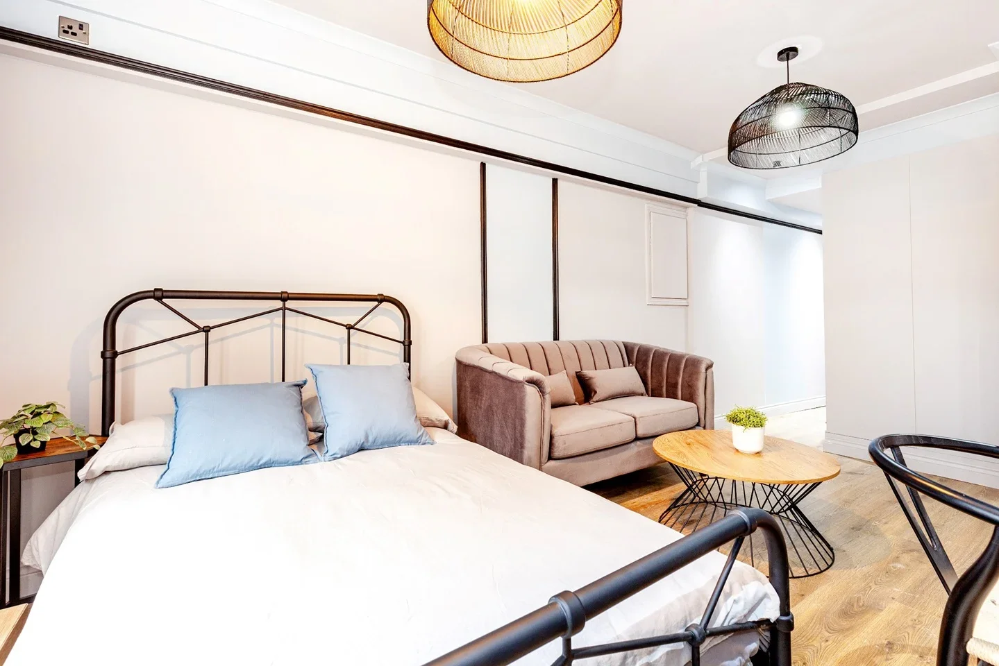 Flat Kensington Gardens Square in City of Westminster