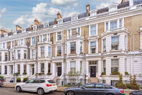 Flat Stafford Terrace in Greater London