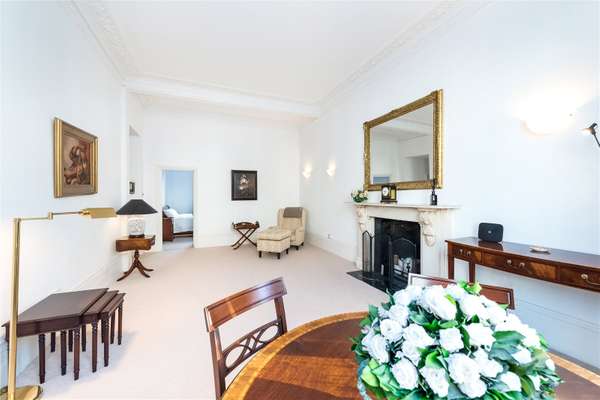 Flat Stafford Terrace in Greater London