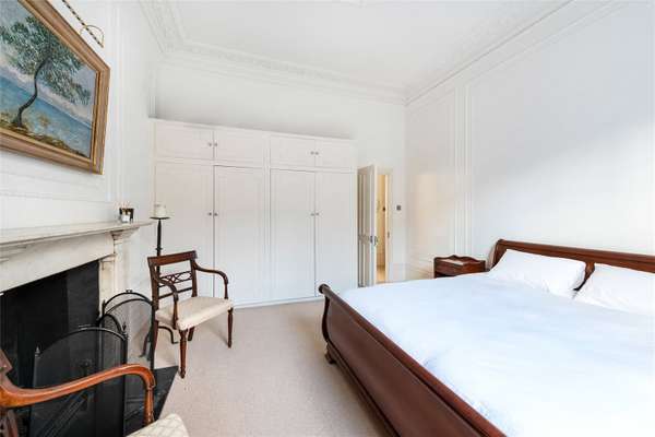Flat Stafford Terrace in Greater London