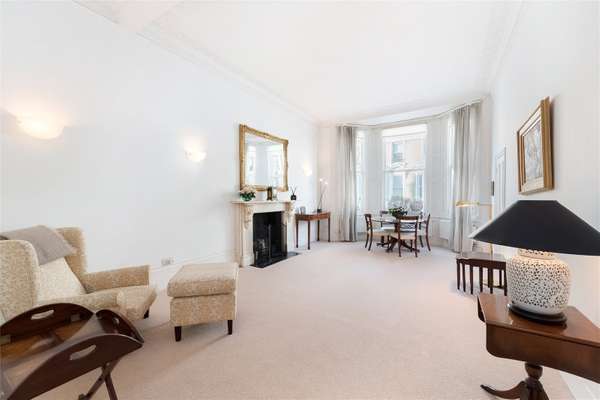 Flat Stafford Terrace in Greater London