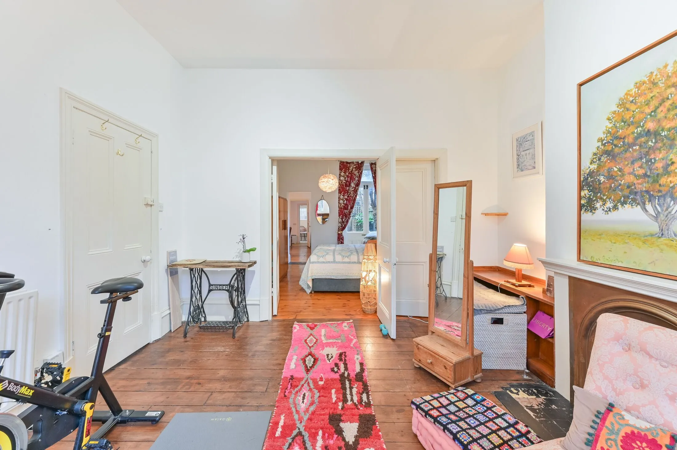 Flat Leander Road in Greater London