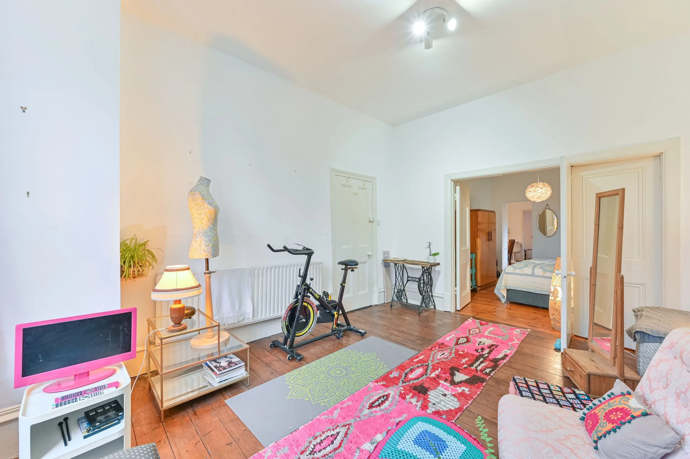 Flat Leander Road in Greater London