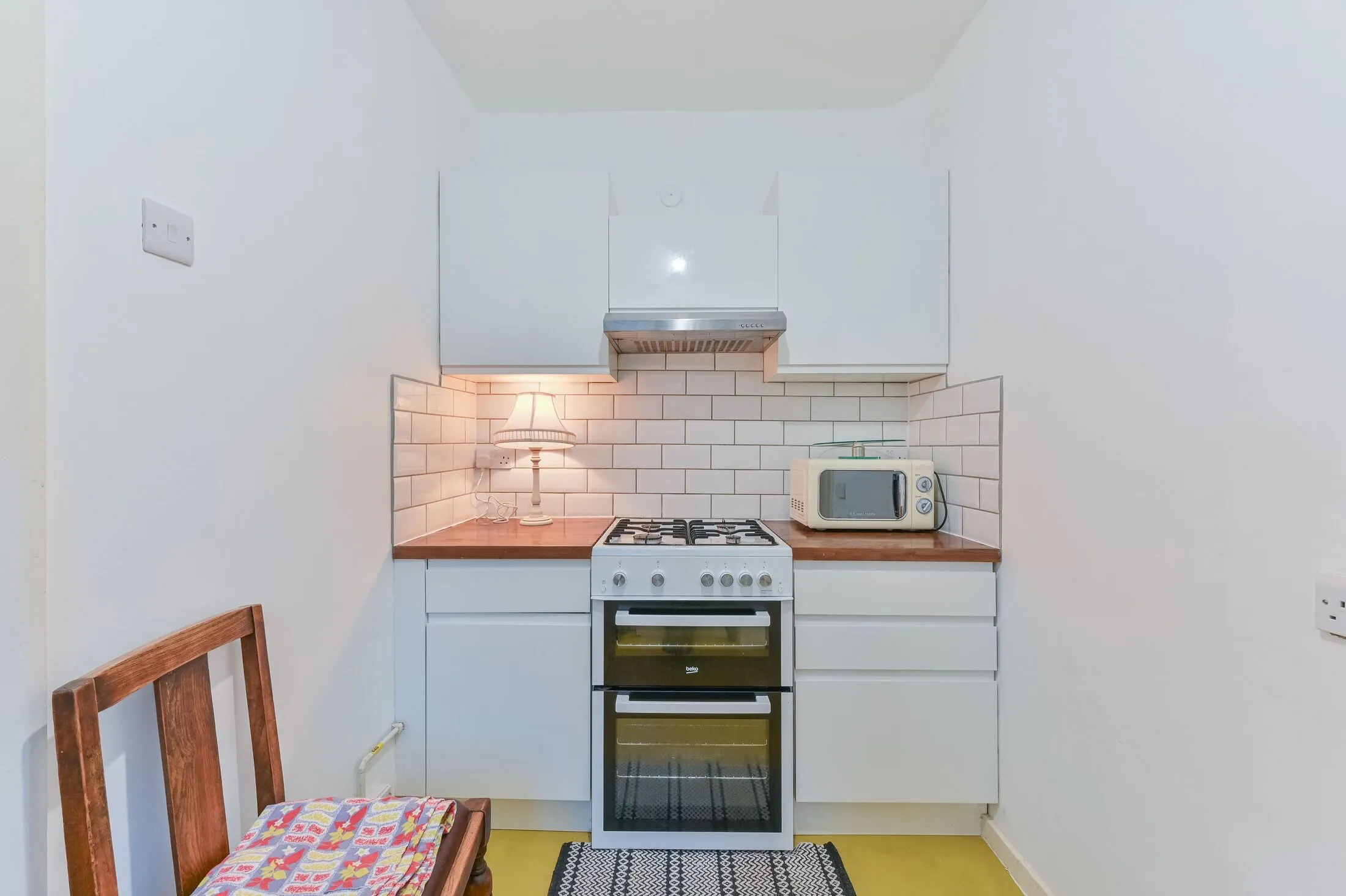 Flat Leander Road in Greater London