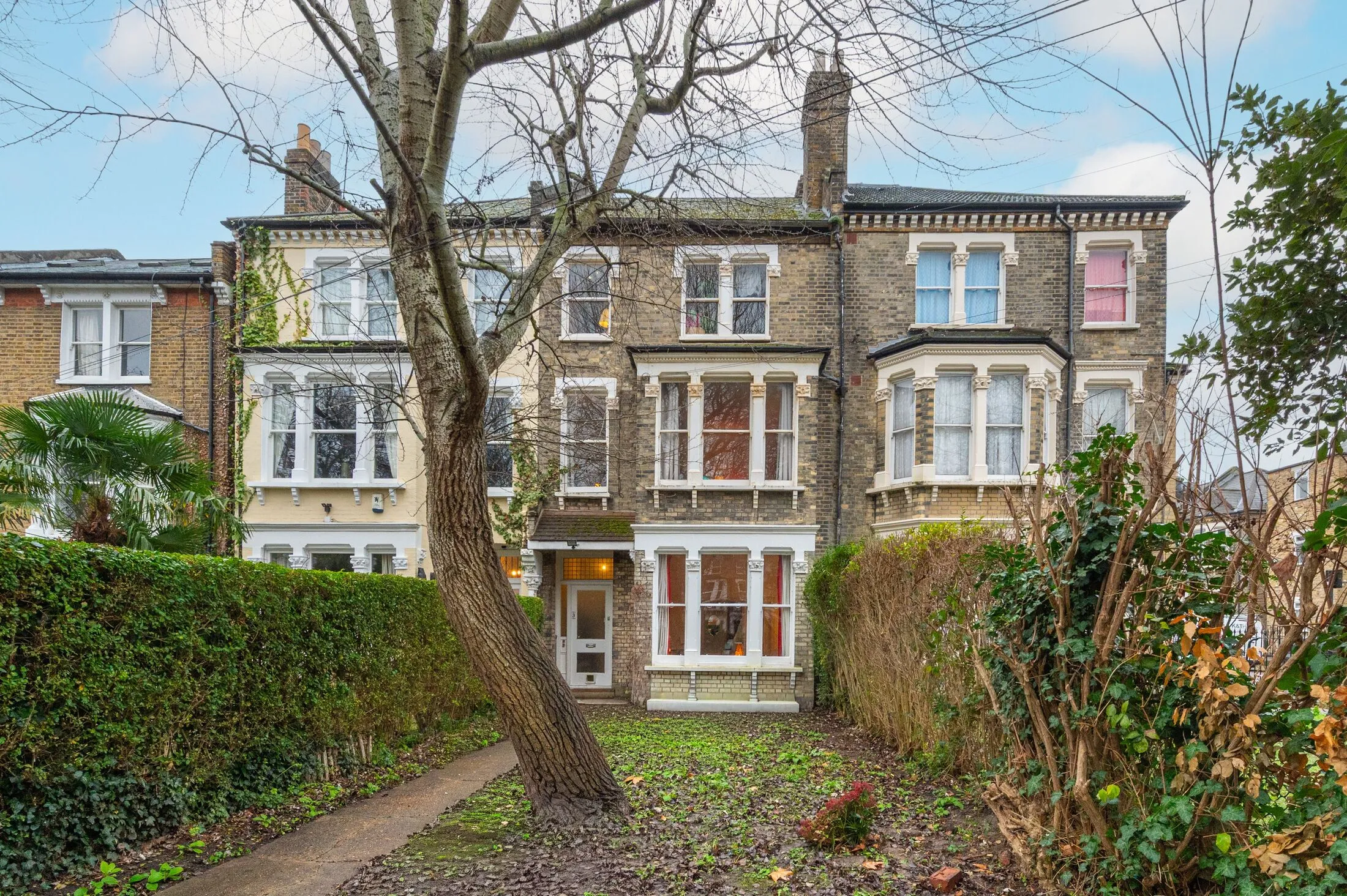 Flat Leander Road in Greater London