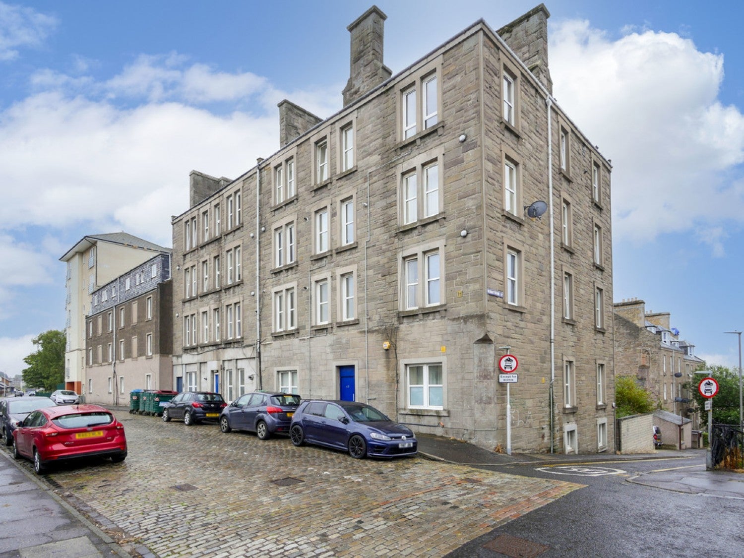 Flat Powrie Place in Dundee