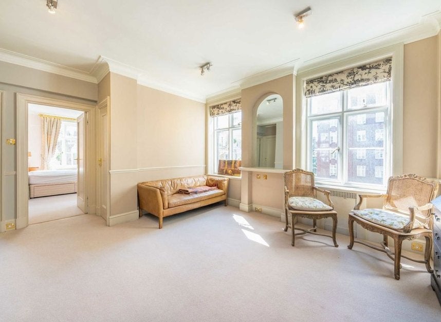 Flat Chesterfield Gardens in London