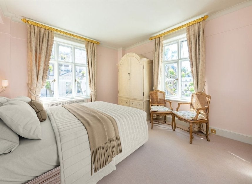 Flat Chesterfield Gardens in London