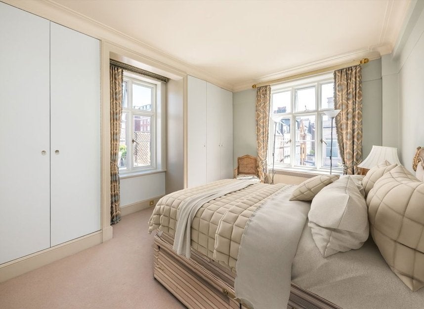 Flat Chesterfield Gardens in London