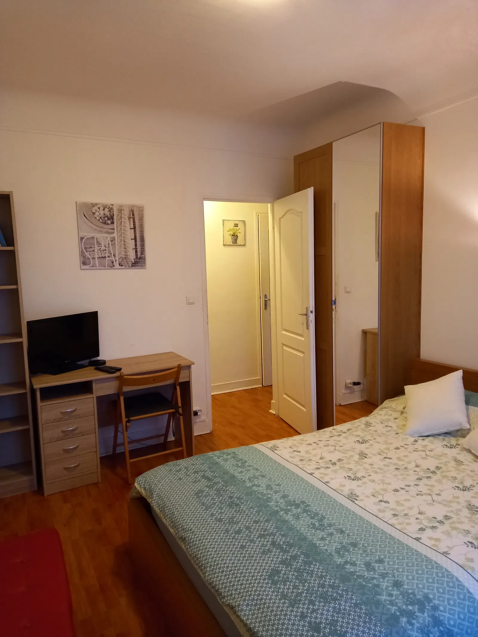 Room Boulevard du Général Leclerc de Hauteclocque in Les Lilas