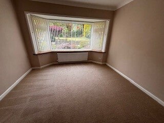 Flat Robin Crescent in London