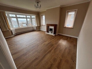 Flat Robin Crescent in London