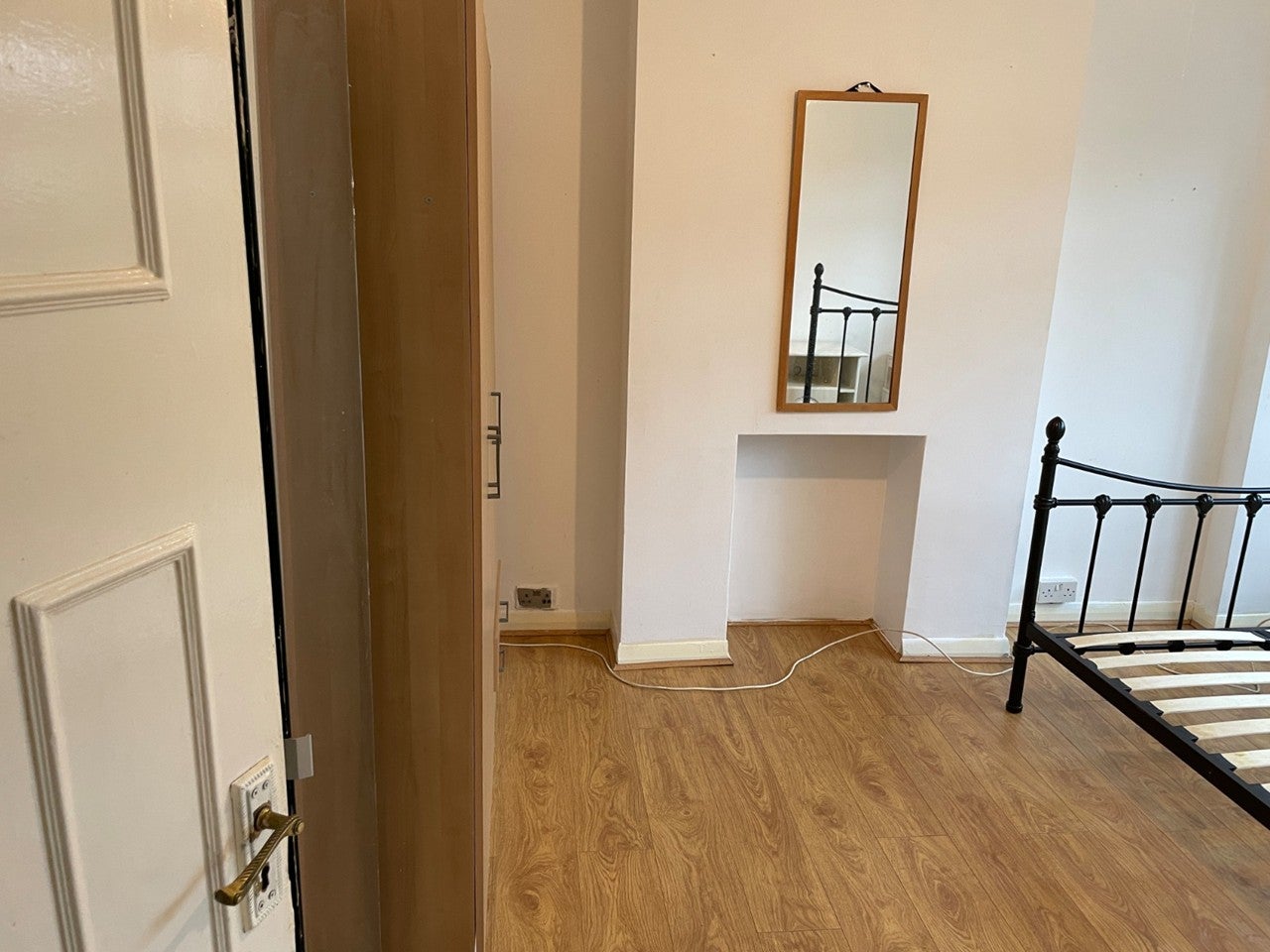 Room Spencer Road in Greater London