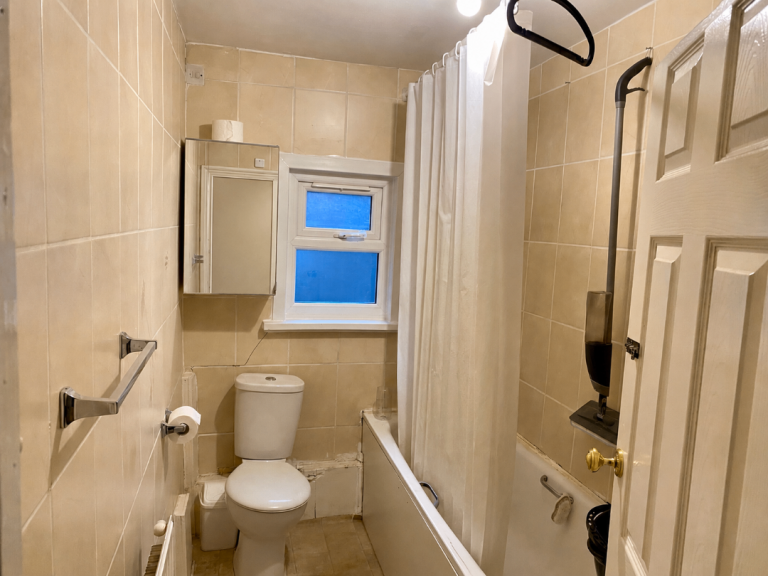 Flat Shrewsbury Road in Greater London