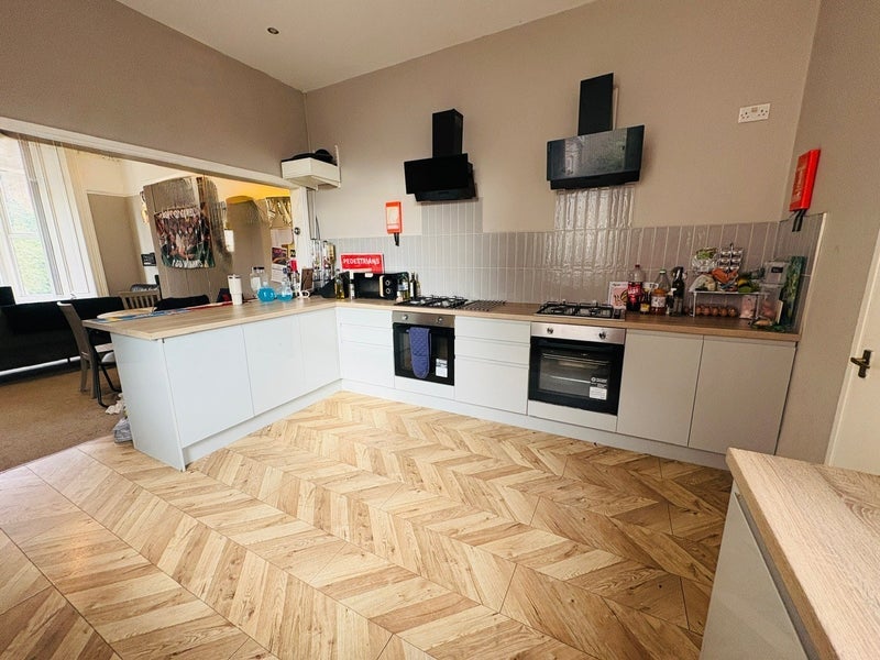 Room Mowbray Close in Sunderland