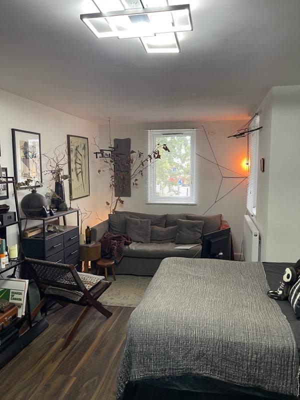 Room Rounton Road in Greater London