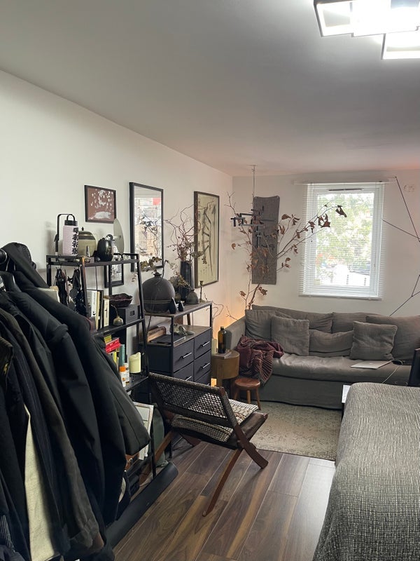 Room Rounton Road in Greater London