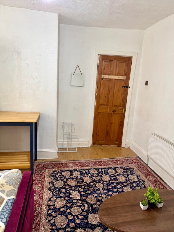 Room Greenstead Avenue in Manchester