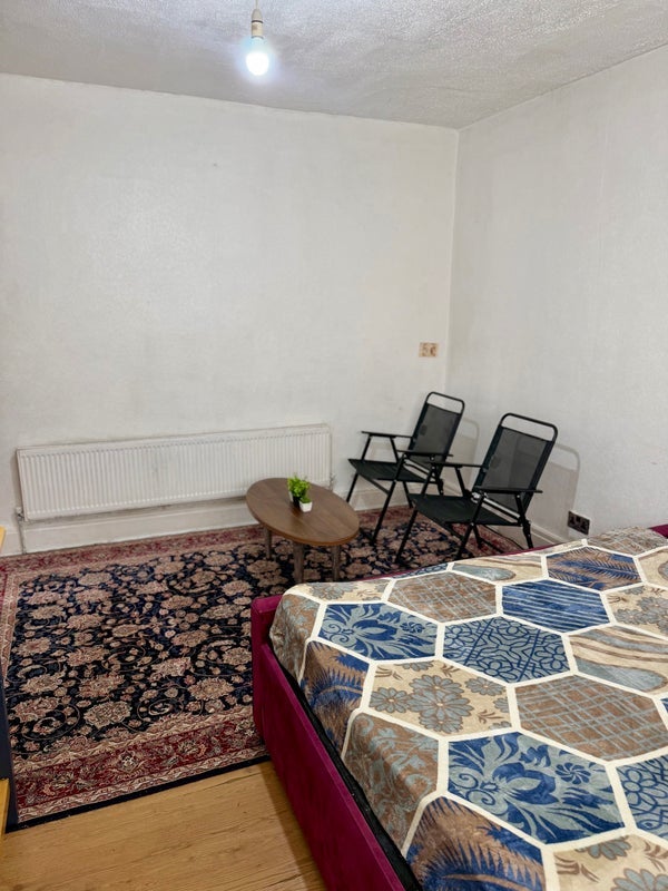 Room Greenstead Avenue in Manchester
