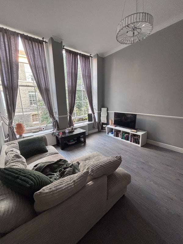 Room Kimber Road in Greater London