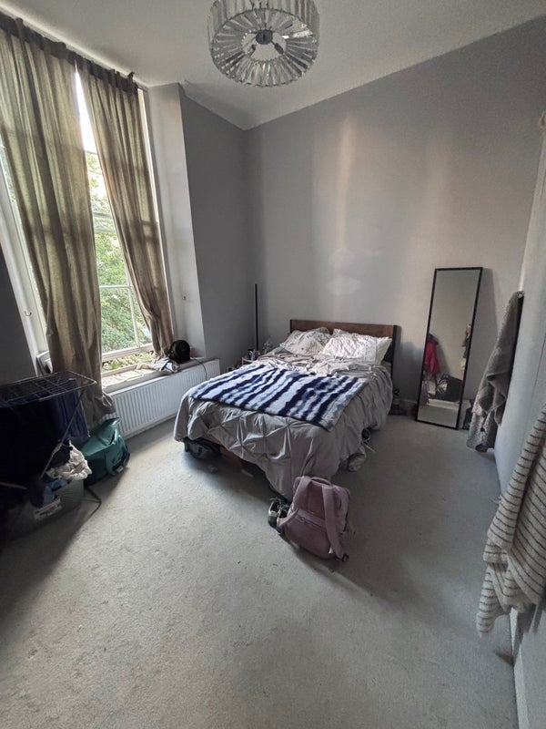 Room Kimber Road in Greater London